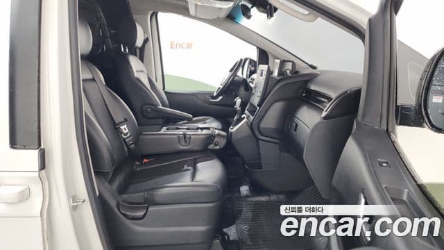 Hyundai Staria 2021 — Photo 18/33