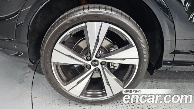 Audi Q5 2025 — ფოტო 5/20