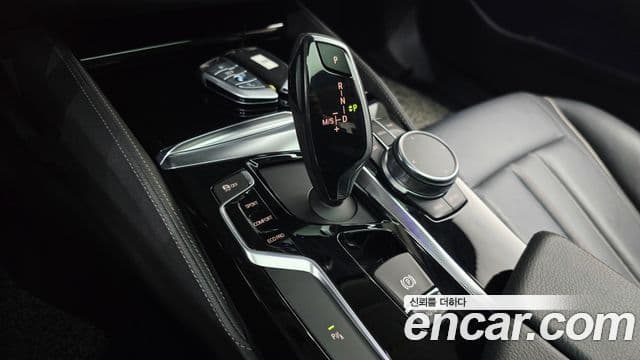 BMW 5 Series 2018 — Şəkil 8/20