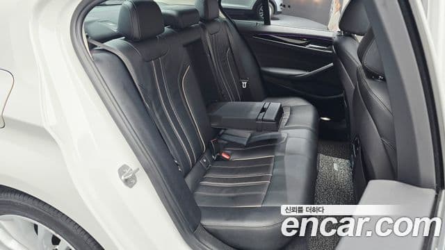 BMW 5 Series 2018 — Şəkil 11/20