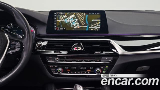 BMW 5 Series 2018 — Şəkil 13/20