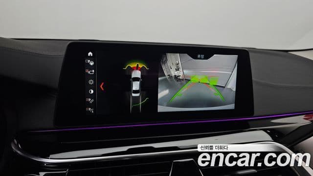 BMW 5 Series 2018 — Şəkil 15/20