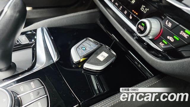 BMW 5 Series 2018 — Şəkil 16/20