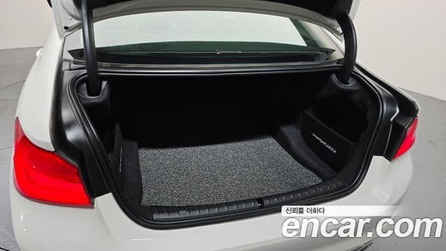 BMW 5 Series 2018 — Şəkil 18/20