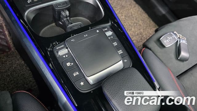 Mercedes-Benz GLB-Class 2021 — ფოტო 19/20