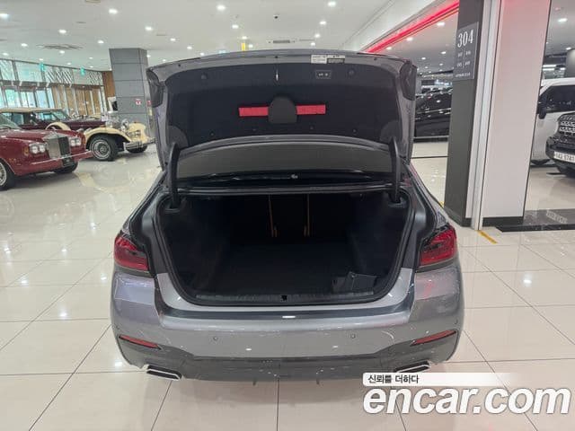 BMW 5 Series 2023 — Şəkil 15/17