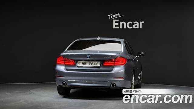 BMW 5 Series 2019 — ფოტო 4/20
