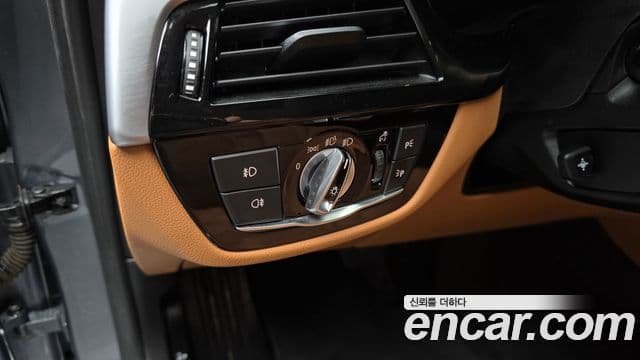 BMW 5 Series 2019 — ფოტო 16/20