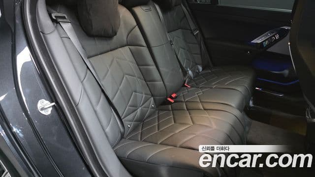 BMW 7 Series 2025 — Фото 11/20