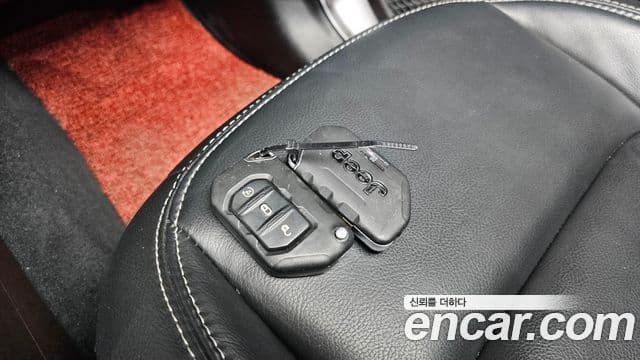 Jeep Wrangler 2022 — ფოტო 12/20