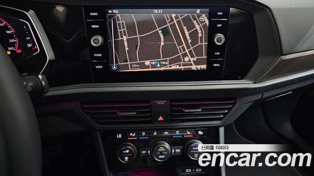 Volkswagen Jetta 2021 — ფოტო 14/20