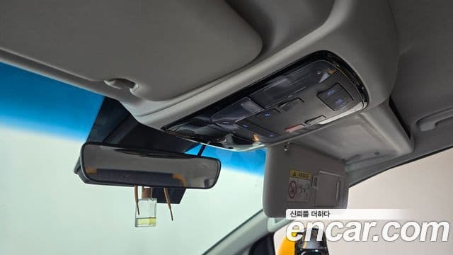Hyundai Staria 2023 — Фото 18/20