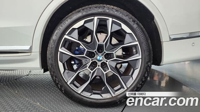 BMW X7 2025 — Photo 19/36