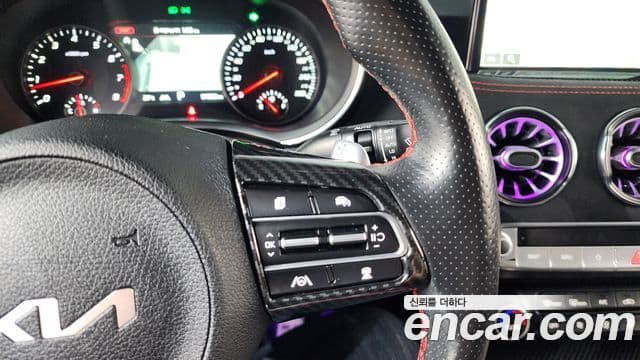 Kia Stinger 2022 — ფოტო 16/20