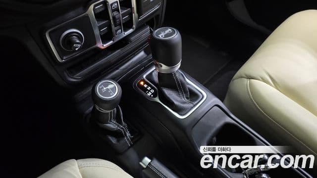 Jeep Wrangler 2019 — фото 8 из 20