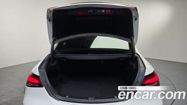 Mercedes-Benz E-Class 2023 — ფოტო 19/20