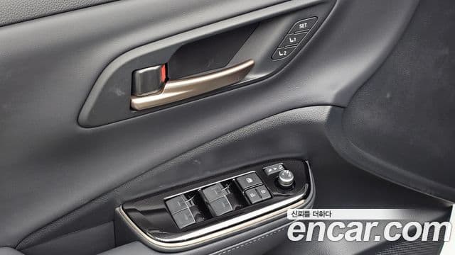 Toyota Crown Crossover 2026 — Photo 26/35