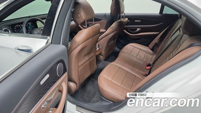 Mercedes-Benz E-Class 2023 — Şəkil 12/20