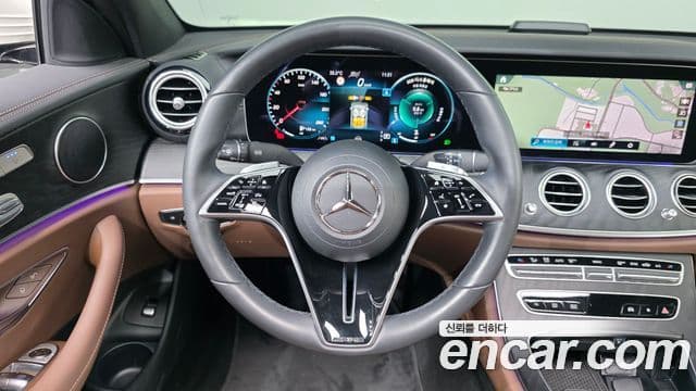 Mercedes-Benz E-Class 2023 — фото 13 из 20