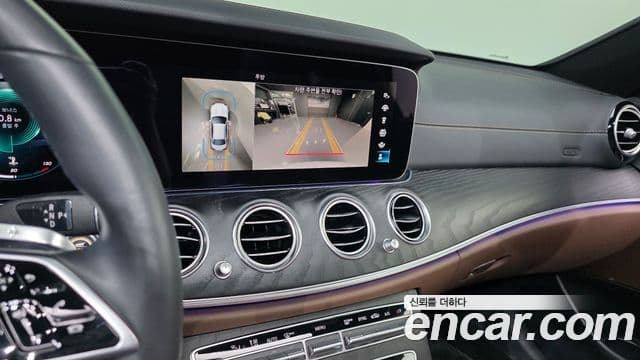 Mercedes-Benz E-Class 2023 — фото 15 из 20