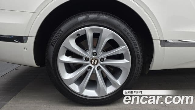Bentley Bentayga 2020 — Photo 16/20