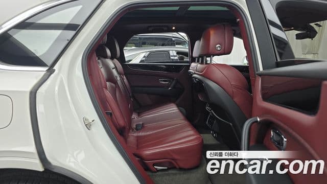 Bentley Bentayga 2020 — Photo 17/20