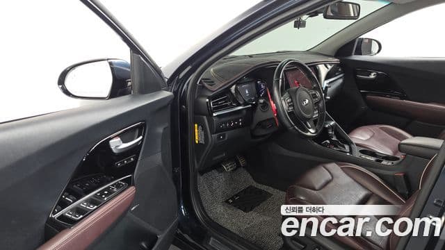 Kia Niro 2019 — Фото 10/20