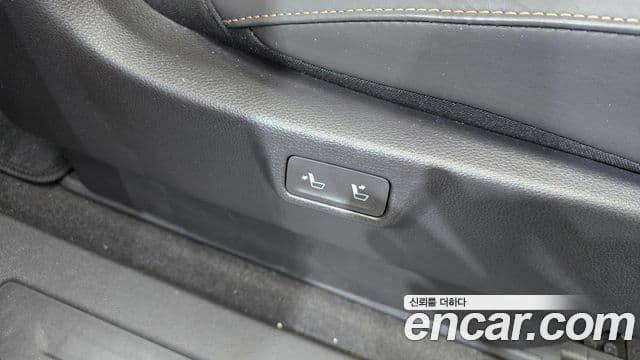 Kia Carnival 2023 — ფოტო 18/20