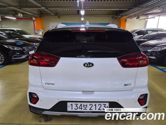 Kia Niro 2019 — фото 4 из 20