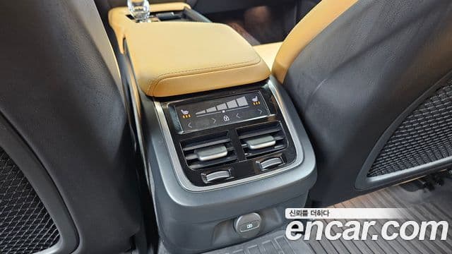 Volvo V60 Cross Country 2024 — ფოტო 19/20