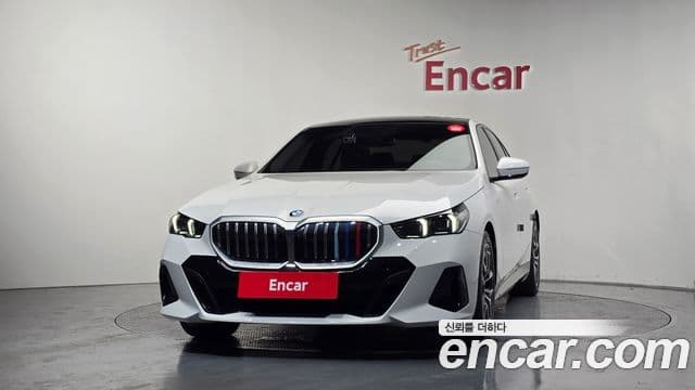 BMW 5 Series 2023 — ფოტო 3/20