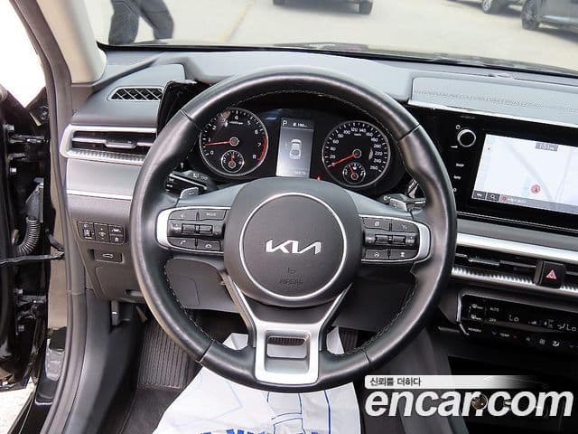 Kia K5 2023 — Şəkil 12/18