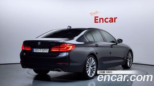BMW 5 Series 2018 — Şəkil 2/20