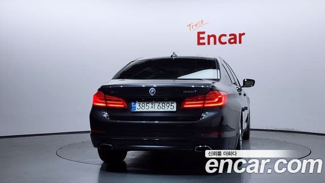 BMW 5 Series 2018 — Şəkil 4/20