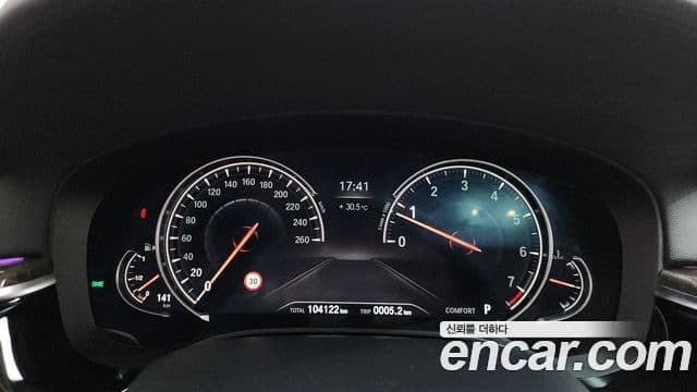 BMW 5 Series 2018 — Şəkil 8/20
