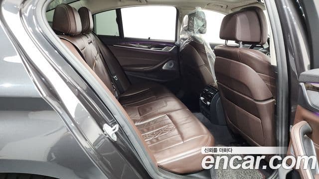 BMW 5 Series 2018 — Şəkil 11/20