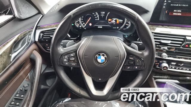 BMW 5 Series 2018 — Şəkil 13/20