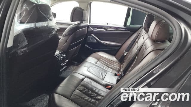 BMW 5 Series 2018 — Şəkil 19/20