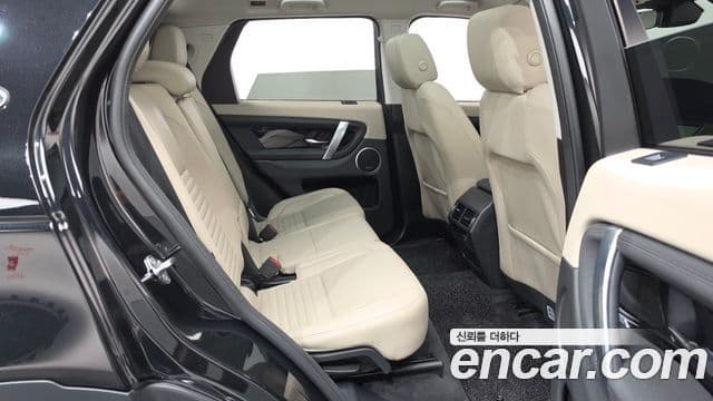 Land Rover Discovery Sport 2023 — ფოტო 11/20