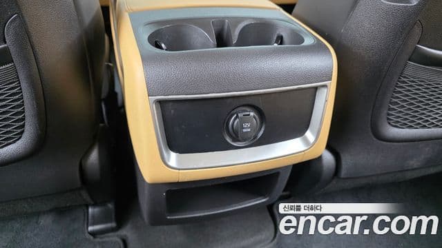 Kia Carnival 2022 — ფოტო 18/20