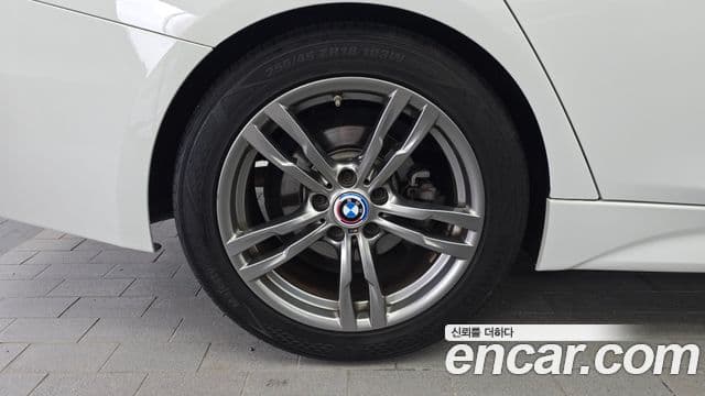 BMW 3 Series 2018 — фото 4 из 20