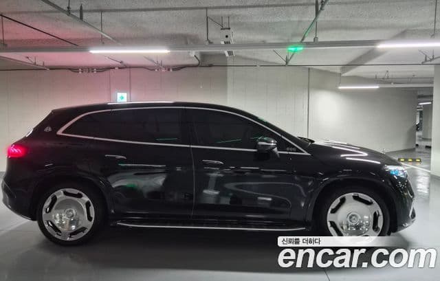 Mercedes-Benz EQS SUV 2024 — Photo 8/10