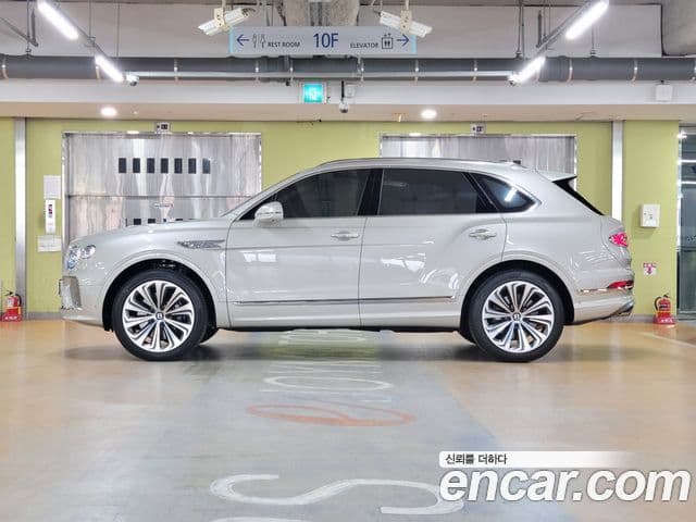 Bentley Bentayga 2026 — ფოტო 2/20