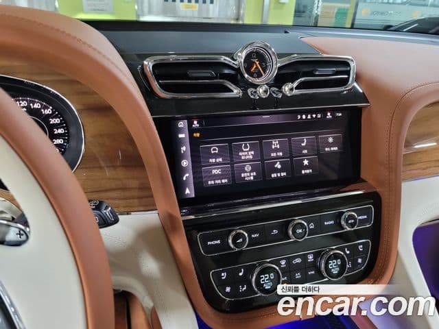 Bentley Bentayga 2026 — ფოტო 14/20