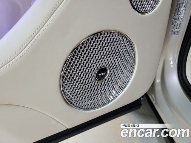 Bentley Bentayga 2026 — ფოტო 16/20