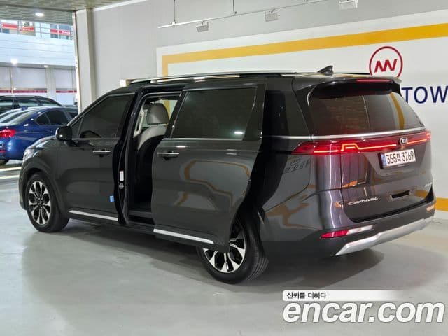 Kia Carnival 2021 — фото 2 из 20