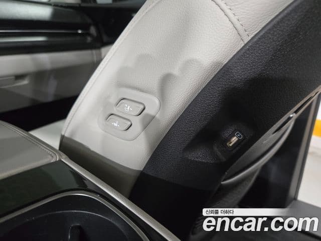 Kia Carnival 2021 — фото 14 из 20