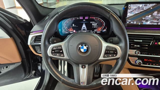BMW 5 Series 2021 — фото 13 из 20