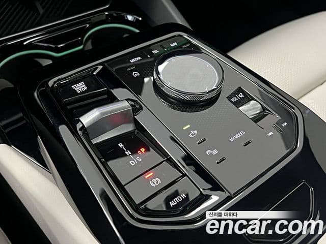 BMW 5 Series 2025 — ფოტო 8/20