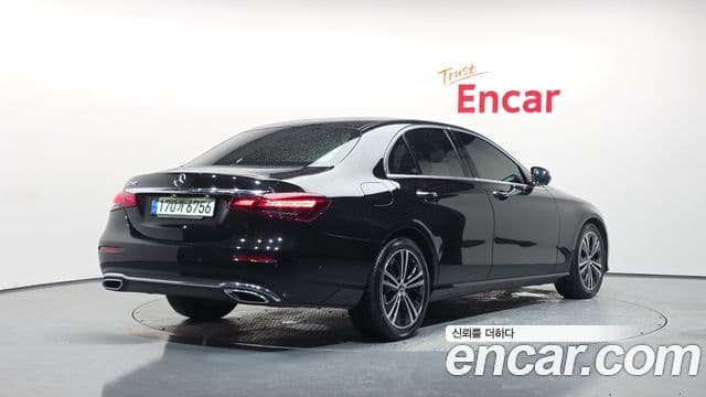Mercedes-Benz E-Class 2022 — Фото 2/20